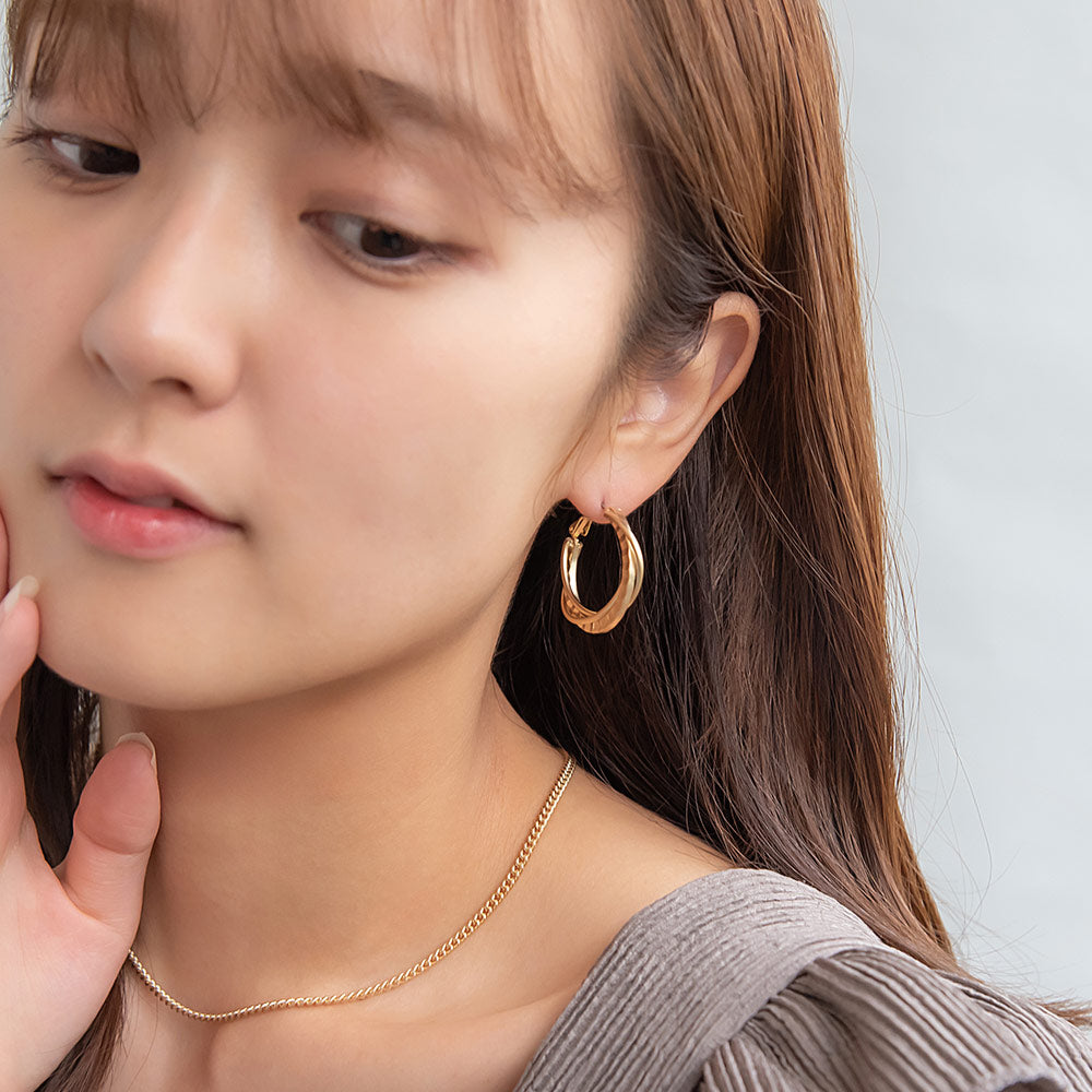 ピアス ニッケルフリー sable gold トリプル クロス ライン テクスチャー ステンレスポスト フープピアス