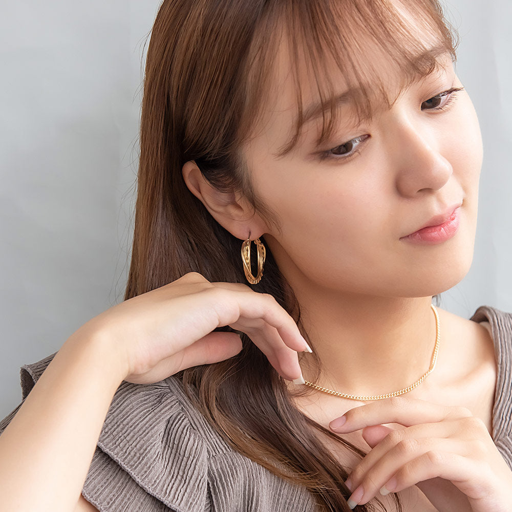 ピアス ニッケルフリー sable gold トリプル クロス ライン テクスチャー ステンレスポスト フープピアス