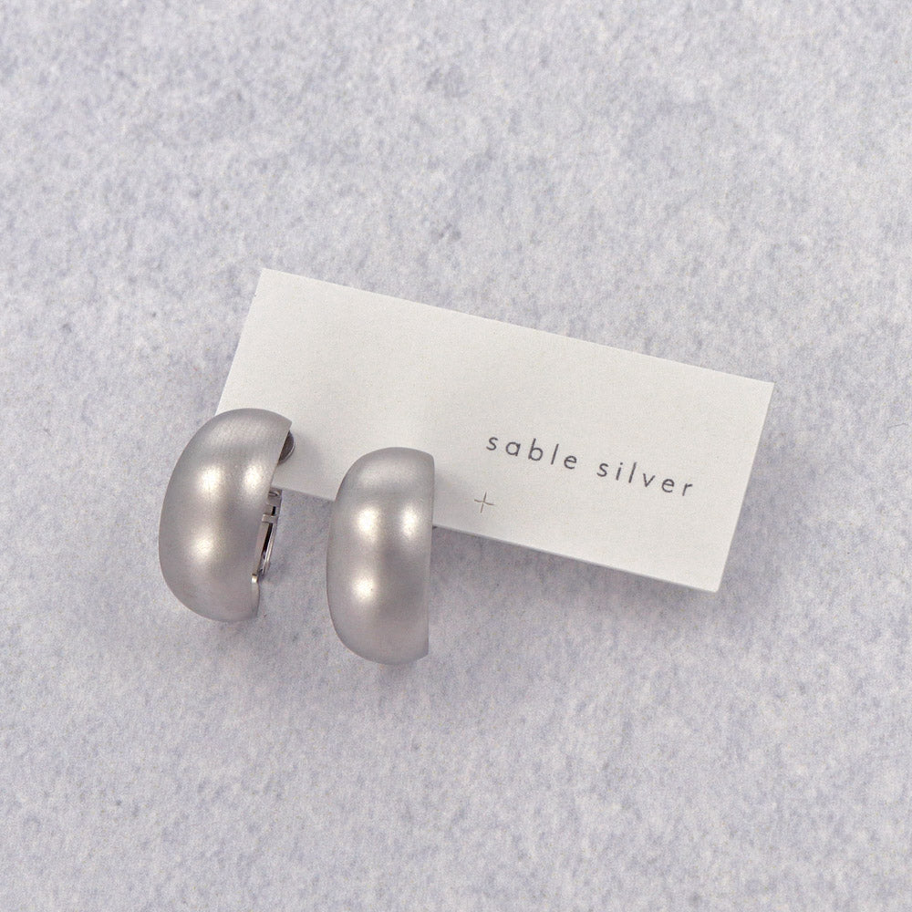 ピアス ニッケルフリー sable silver メタル ワイド プレート フープピアス