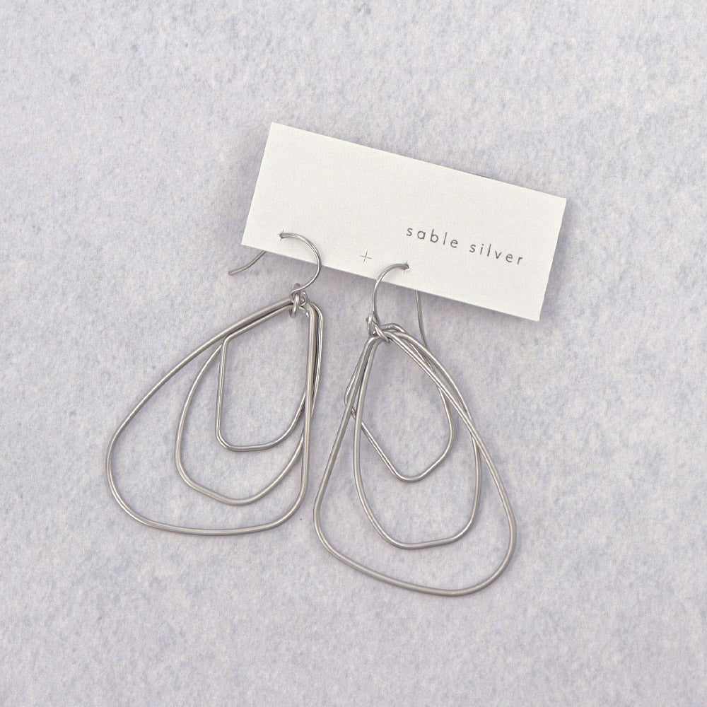 ピアス ニッケルフリー sable silver メタル トリプル レイヤード マルチ 変形 ドロップ フックピアス