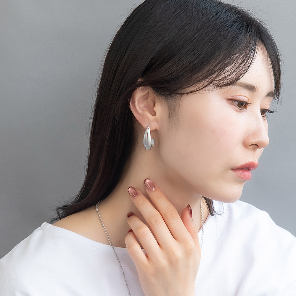 ピアス sable silver メタル J クロス ライン ドロップ C型 スタッドピアス