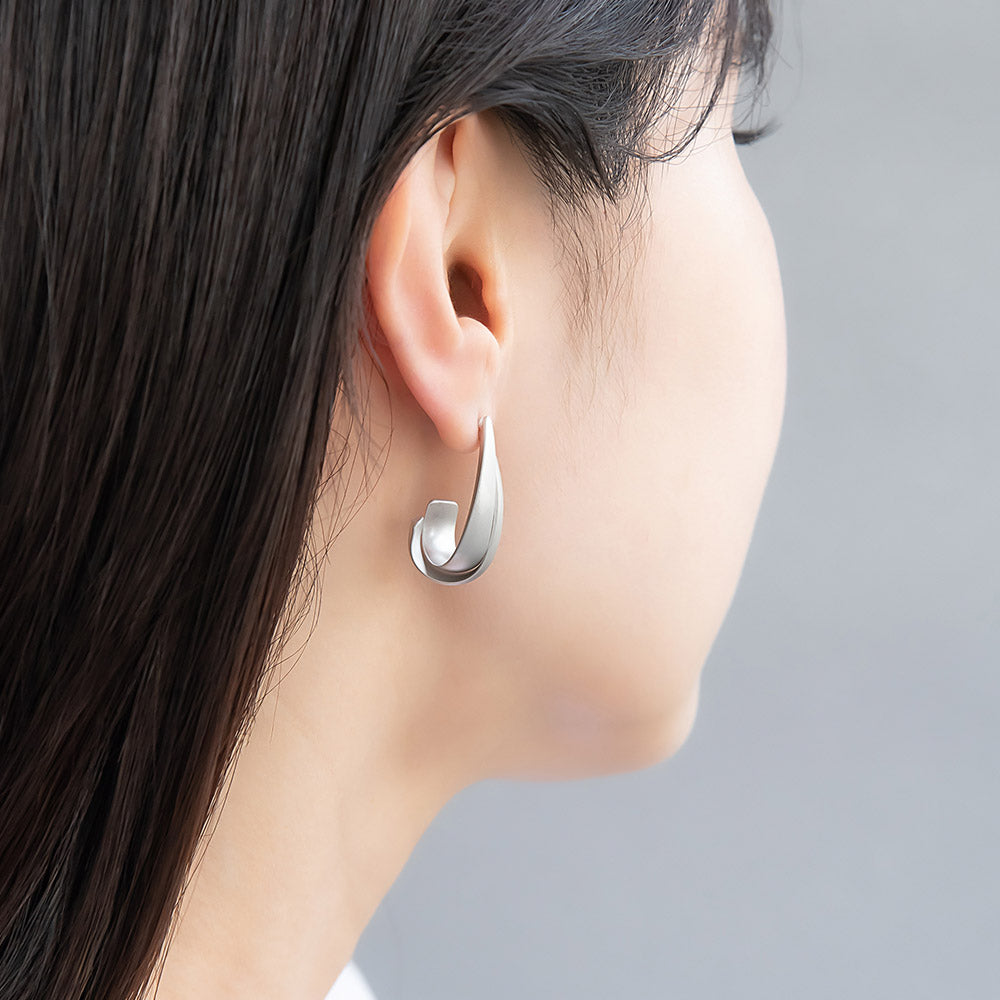 ピアス sable silver メタル J クロス ライン ドロップ C型 スタッドピアス