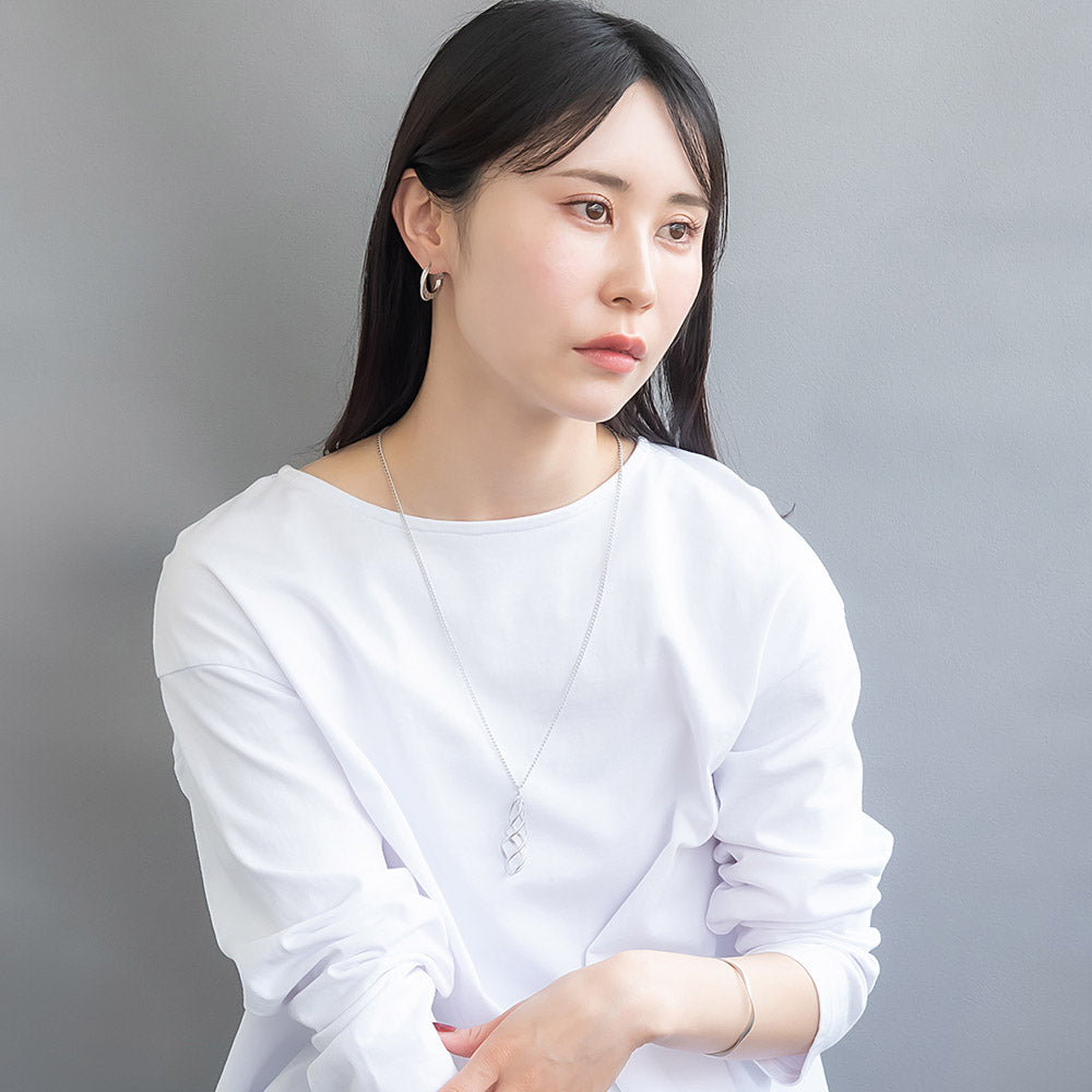 ピアス ニッケルフリー sable silver メタル ダブル クロス ライン サイド テクスチャー フープピアス