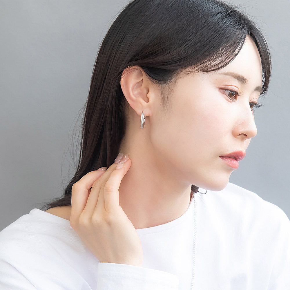 ピアス ニッケルフリー sable silver メタル ダブル クロス ライン サイド テクスチャー フープピアス