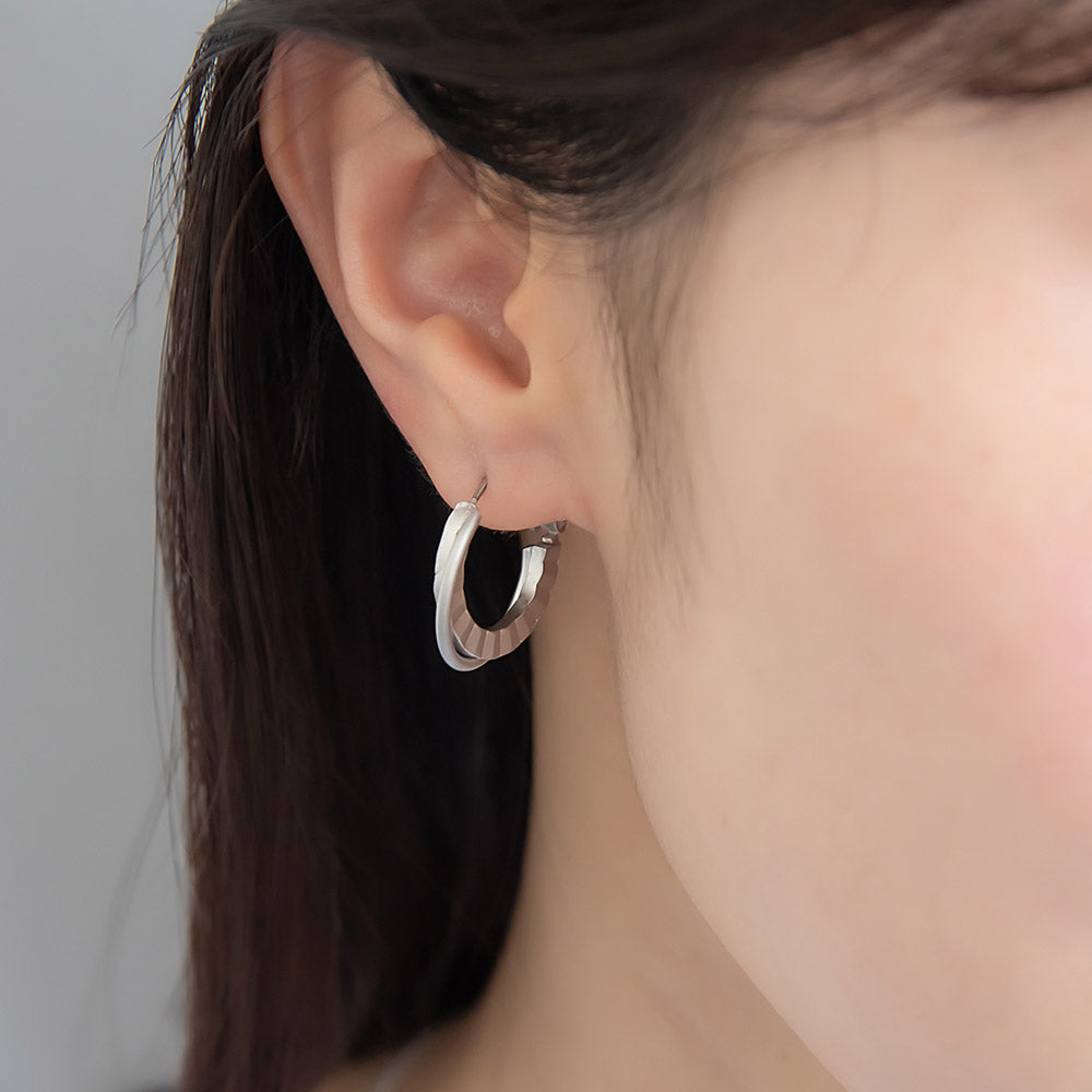 ピアス ニッケルフリー sable silver メタル ダブル クロス ライン サイド テクスチャー フープピアス