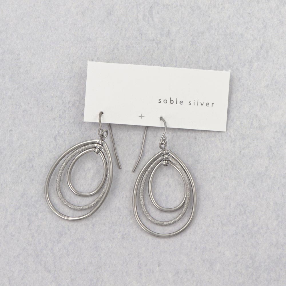 ピアス ニッケルフリー sable silver メタル トリプル ドロップ 梨地 フックピアス