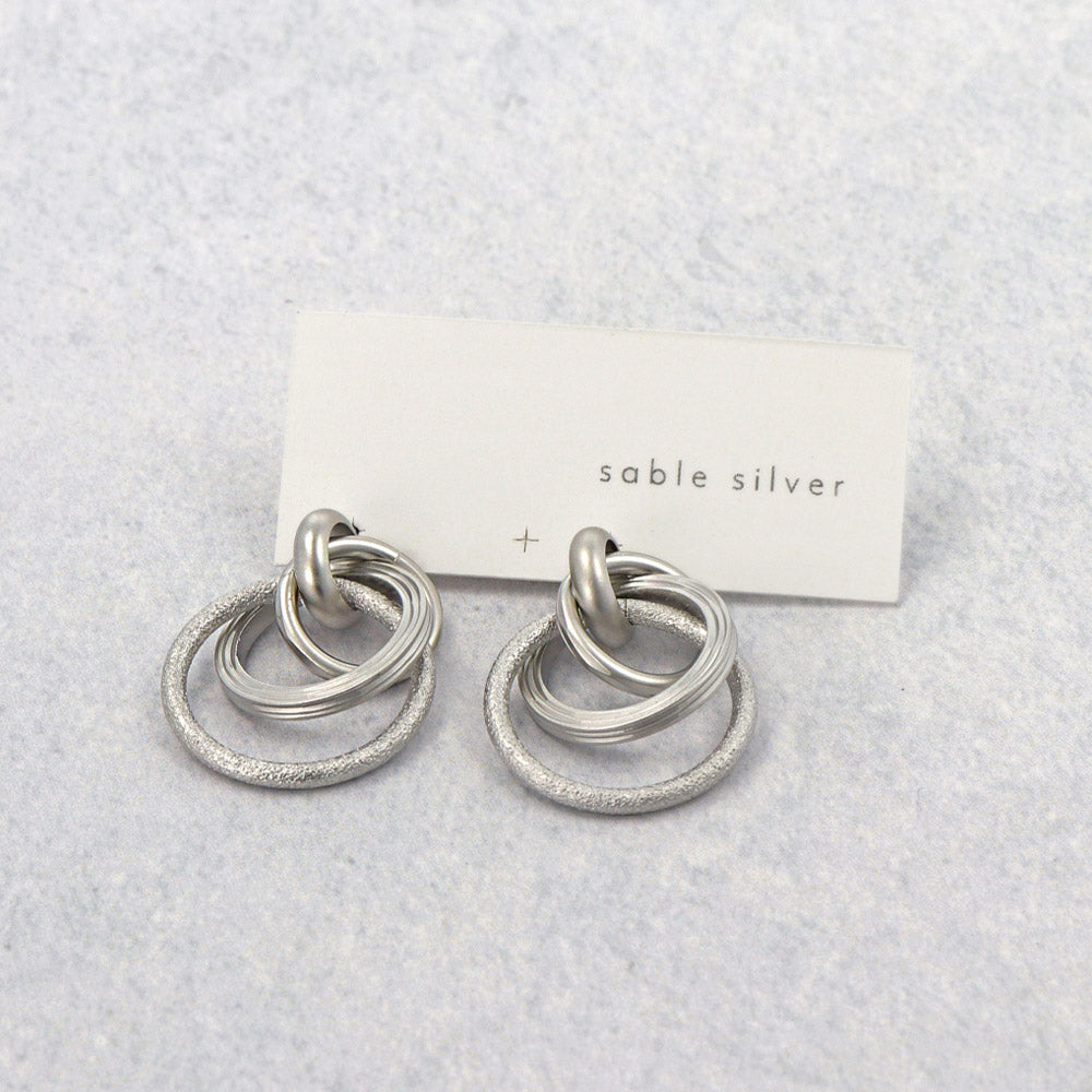 ピアス ニッケルフリー sable silver メタル レイヤード リング クロス テクスチャー スタッドピアス