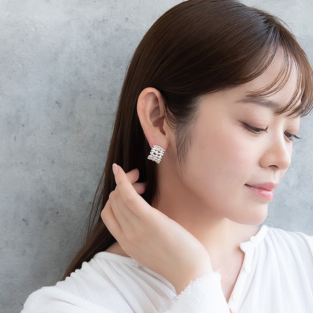 ピアス ニッケルフリー neige. メタル メッシュ スクエア カーブ スタッドピアス