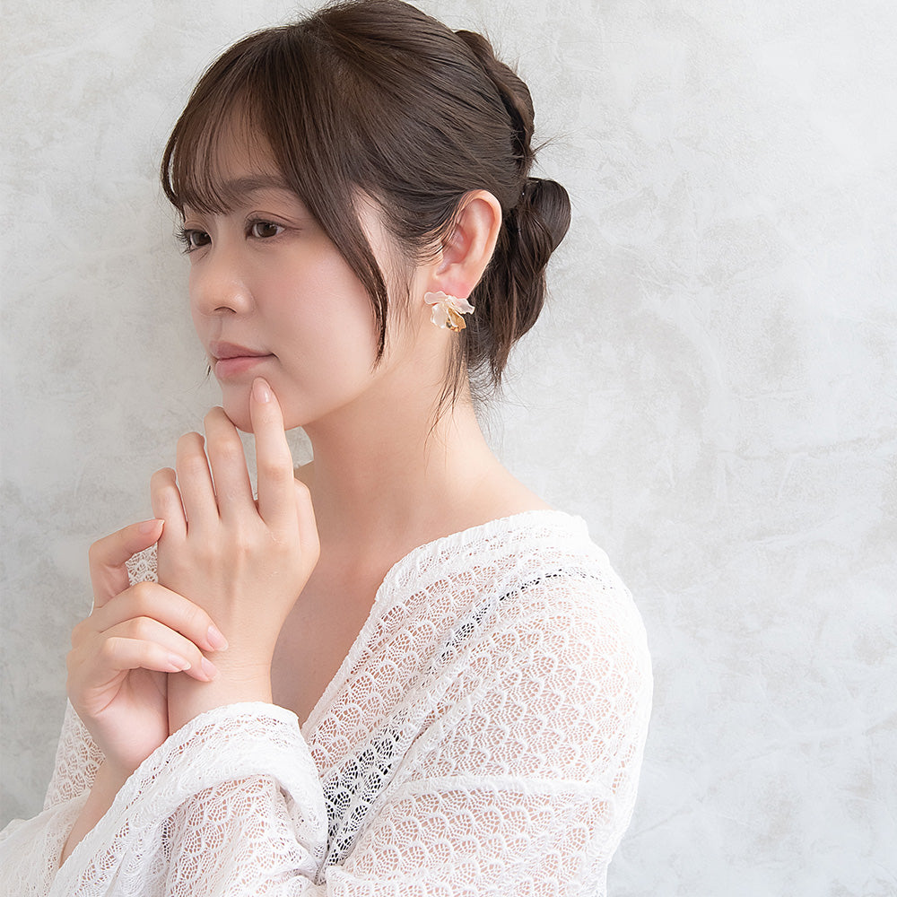 Classy ピアス ニッケルフリー メタル ワイヤー フラワー 半透明 ビッグ チタンポスト スタッドピアス