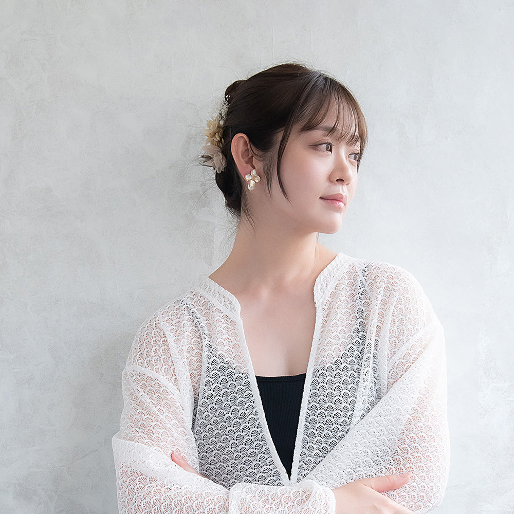 Classy ピアス ニッケルフリー メタル ワイヤー フラワー 半透明 パール ビーズ チタンポスト バックキャッチ スタッドピアス