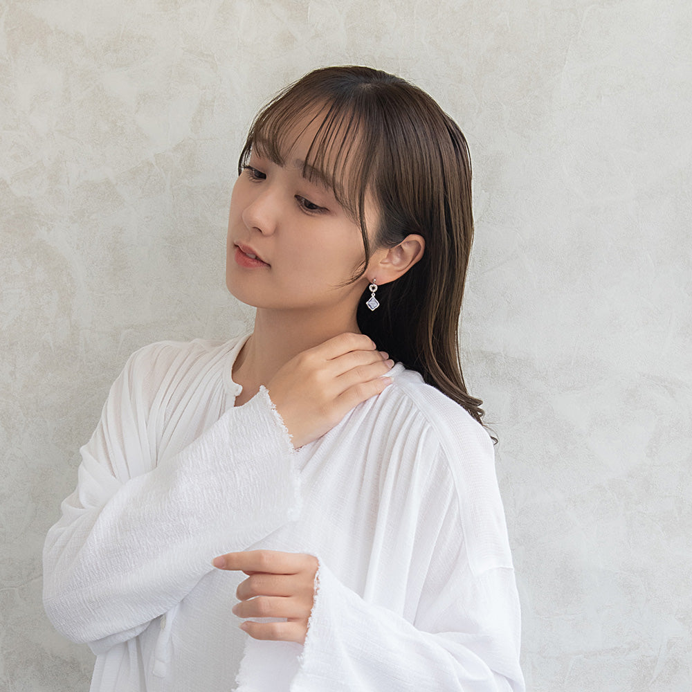 ピアス ニッケルフリー メタルフレーム ラメ くすみカラー スクエア チタンポスト スタッドピアス