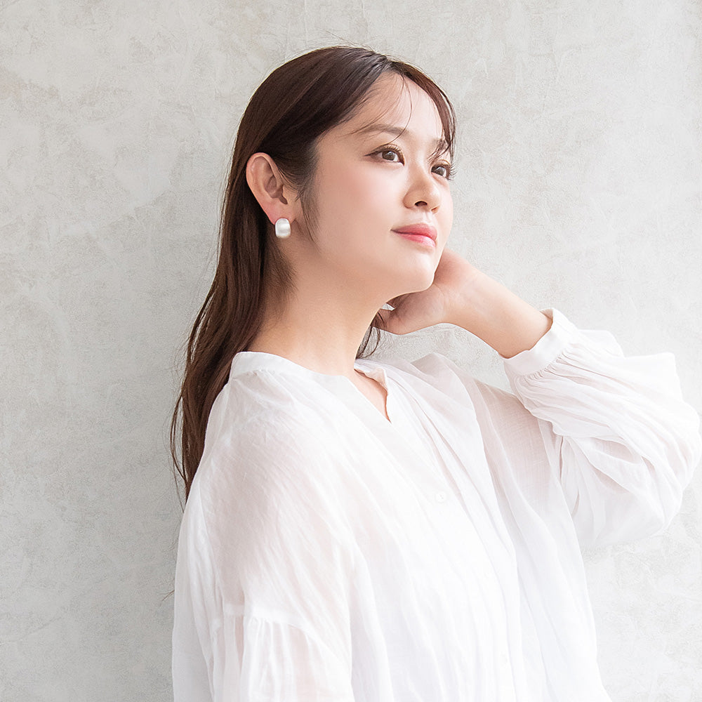 ピアス ニッケルフリー neige. オーバル カーブ スタッドピアス