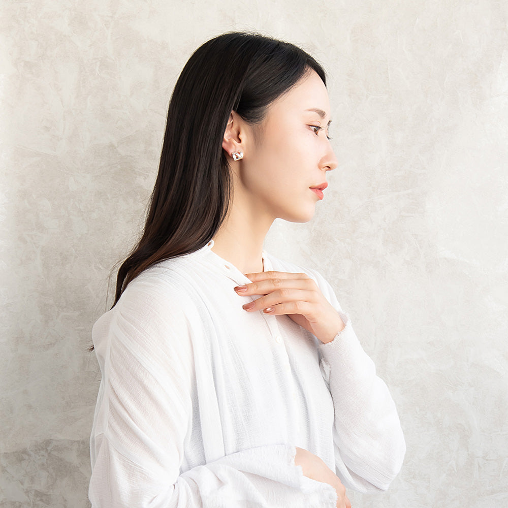 ピアス ニッケルフリー neige. トリプル カーブライン スタッドピアス