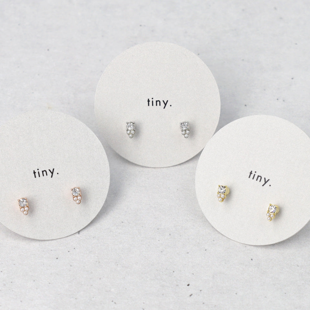 ピアス tiny. ニッケルフリー メタル ストーン トリプル パール 小粒 スタッドピアス
