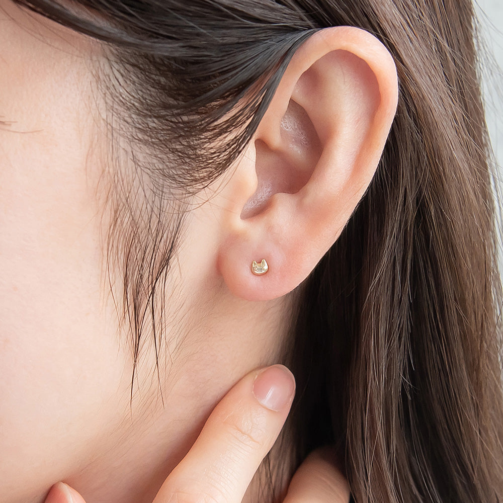 ピアス tiny. ニッケルフリー メタル ネコ アニマル 極小 スタッドピアス