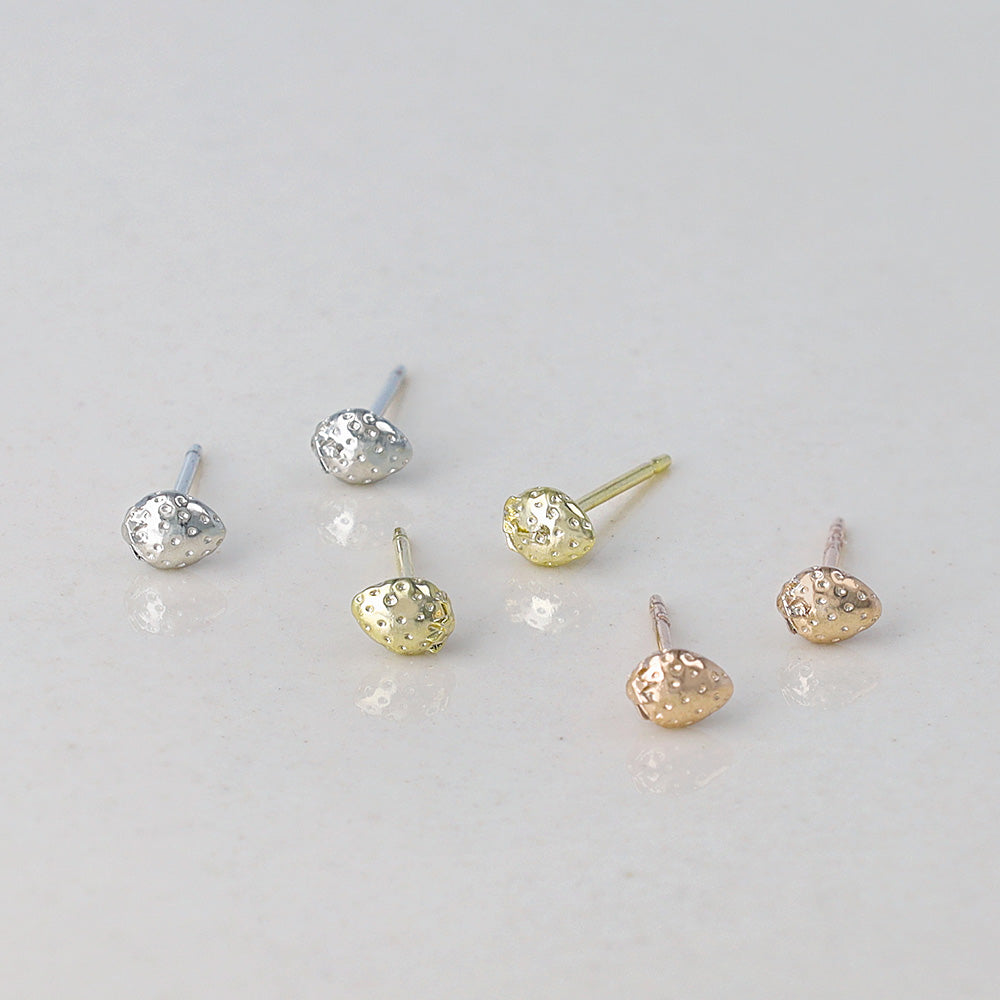 ピアス tiny. ニッケルフリー メタル イチゴ フルーツ 極小 スタッド