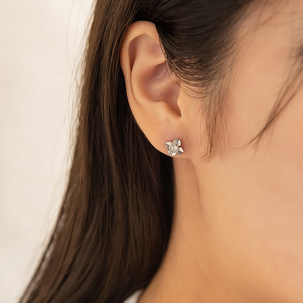 ピアス メタル フラワー キュービックジルコニア サージカルステンレスポスト スタッドピアス