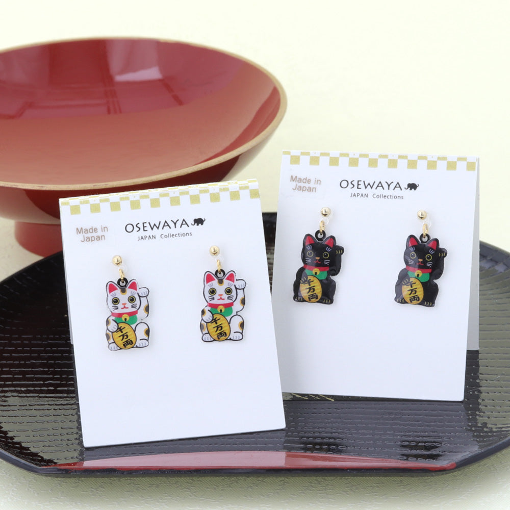 樹脂ピアス 招き猫 白/黒 スタッドピアス – OSEWAYAオンラインストア