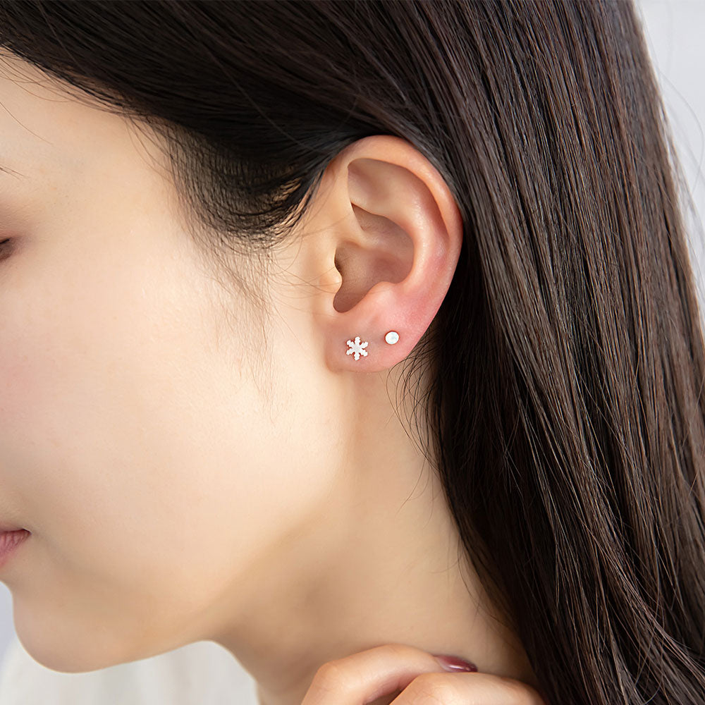 樹脂ピアス ニッケルフリー シマエナガ 鳥 小枝 雪の結晶 ストーン 4個セット スタッドピアス