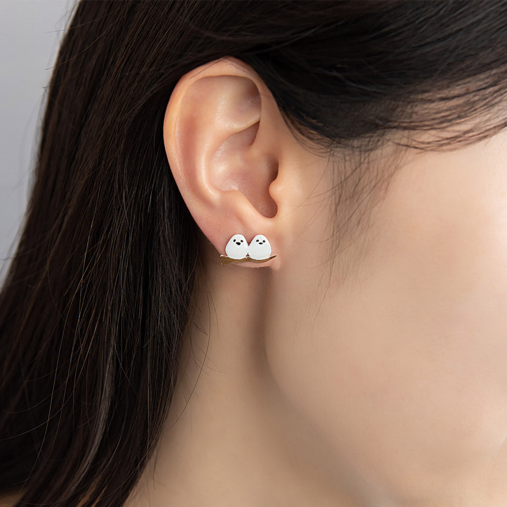 樹脂ピアス ニッケルフリー シマエナガ 鳥 小枝 雪の結晶 ストーン 4個セット スタッドピアス