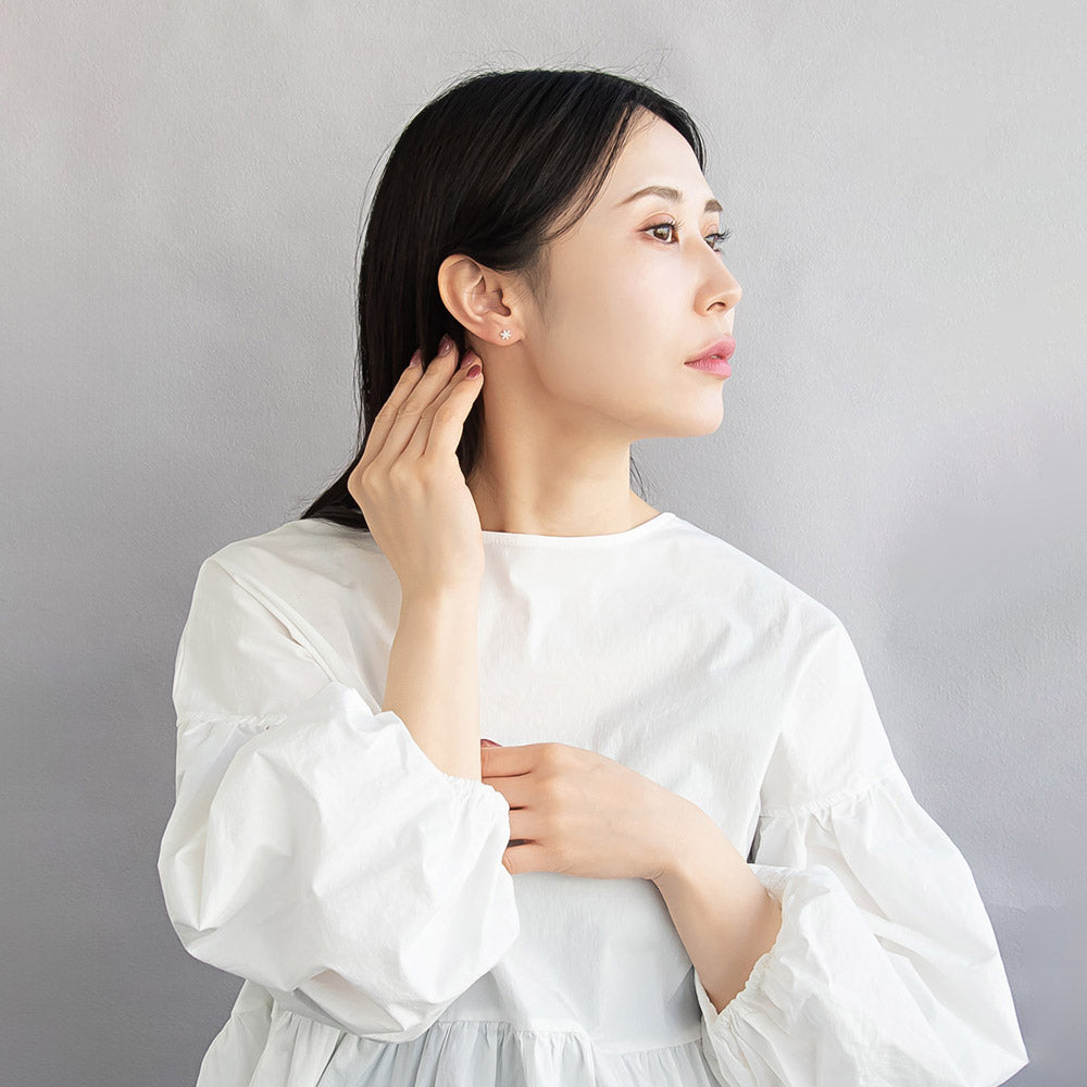 樹脂ピアス ニッケルフリー シマエナガ 鳥 雪の結晶 ストーン 5個セット スタッドピアス