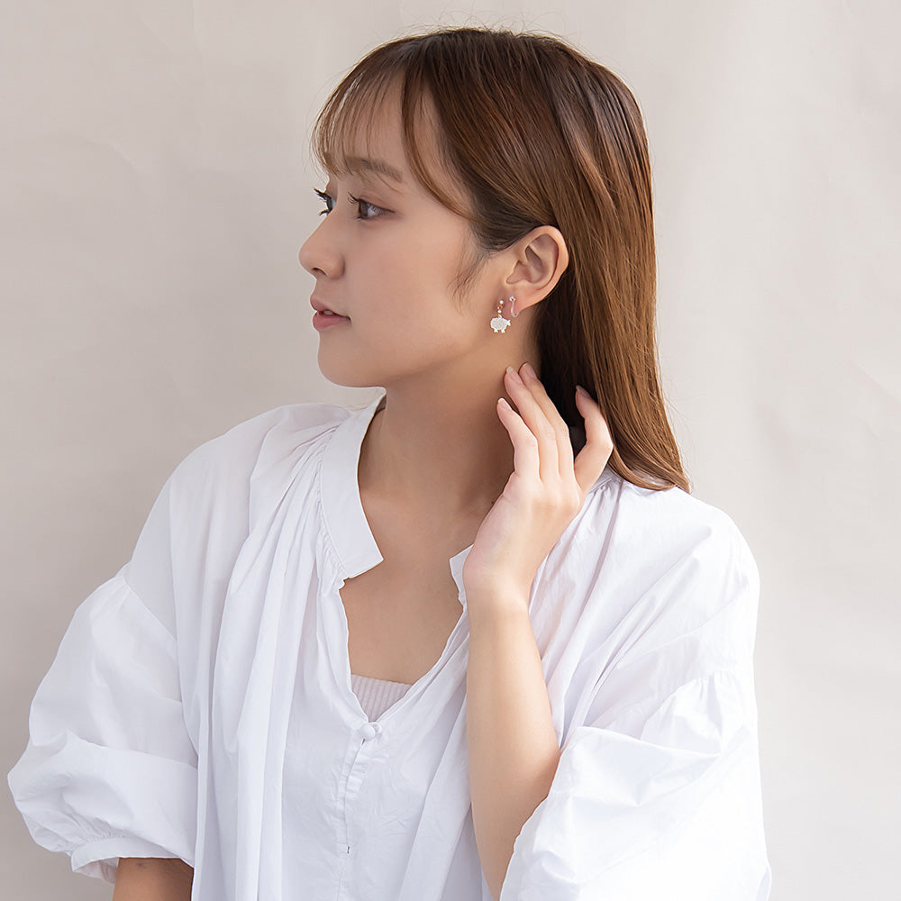 ノンホールピアス ニッケルフリー ひつじ 雪の結晶 ストーン 4個セット イヤリング 樹脂タイプ