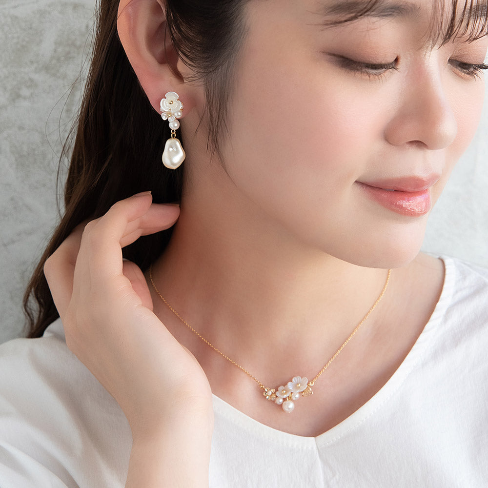ネックレス ニッケルフリー メタル パール トリプル フラワー 花 リーフ チェーン ショートネックレス