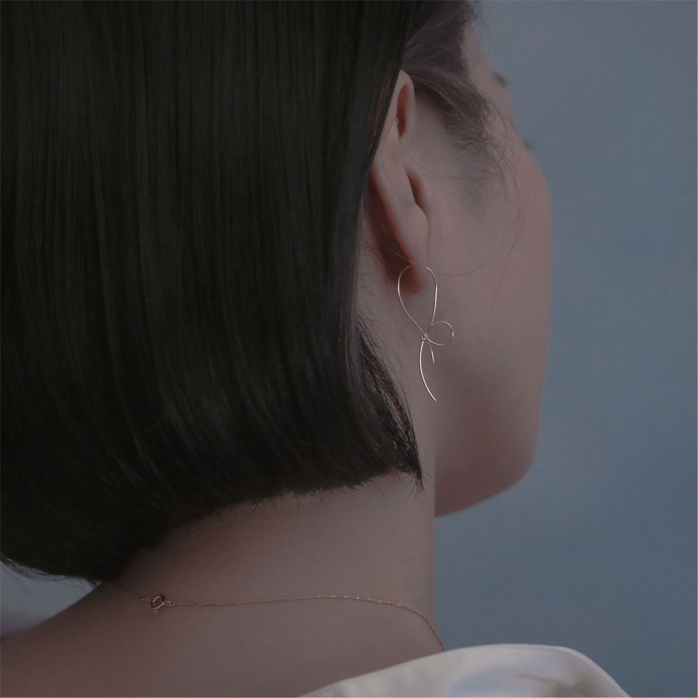 【elaia】ピアス メタル リボン Silver925 フックピアス オリジナルボックス/巾着付き