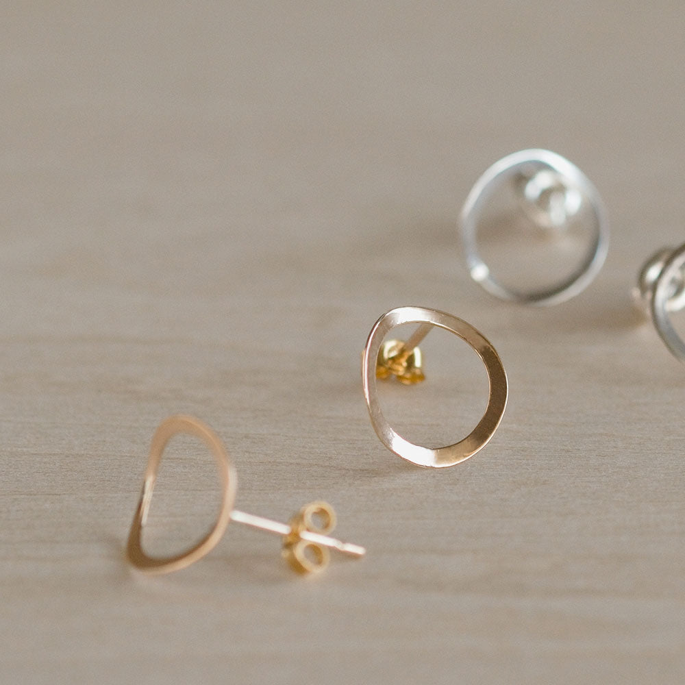 【elaia】ピアス メタル サークル K14ゴールドフィルド スタッドピアス オリジナルボックス/巾着付き