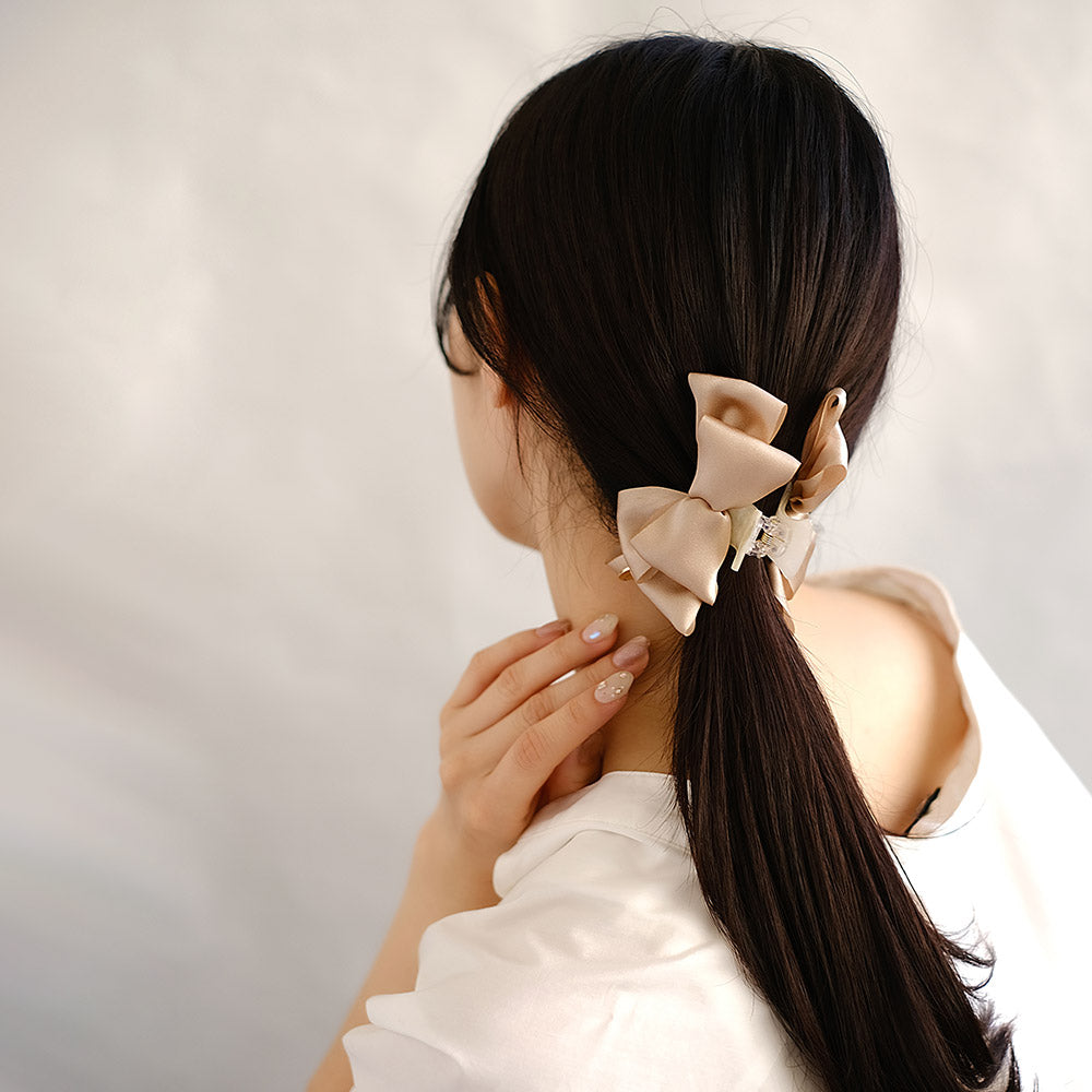 ヘアクリップ kati シルク フリル アシンメトリー リボン ロゴ入り プレート マーブルカラー ベージュ バンスクリップ