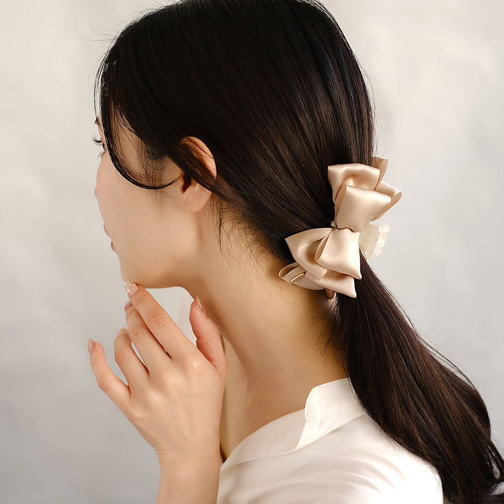 ヘアクリップ kati シルク フリル アシンメトリー リボン ロゴ入り プレート マーブルカラー ベージュ バンスクリップ