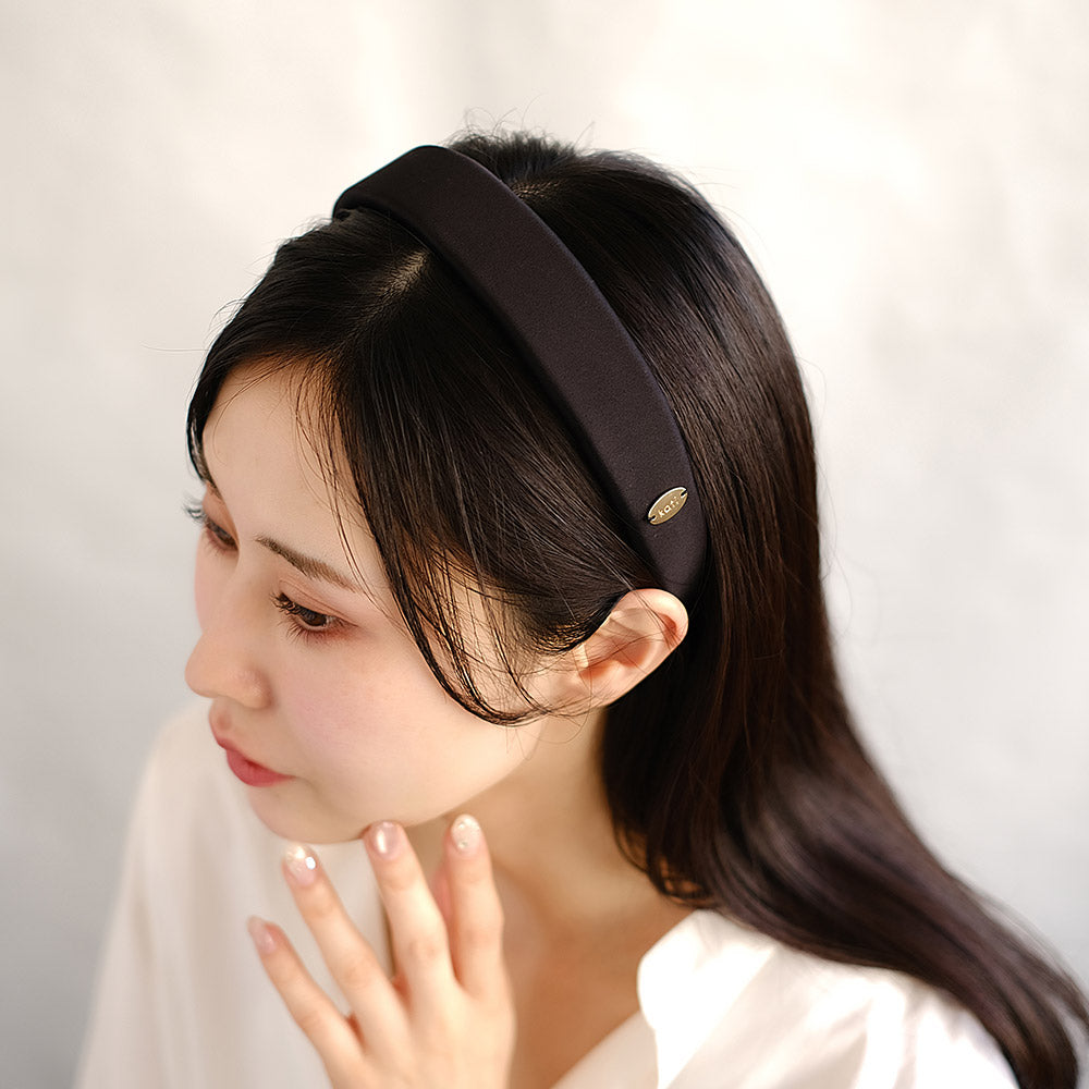 カチューシャ kati シルク ボリューム ロゴ入り プレート ブラック ワイドカチューシャ