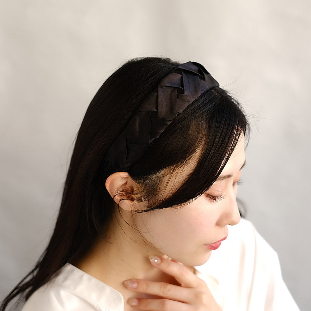 カチューシャ kati シルク 編み込み風 ブラック ワイドカチューシャ