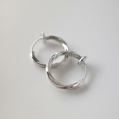 イヤリング ひねりデザイン 13mm ニッケルフリー フープイヤリング