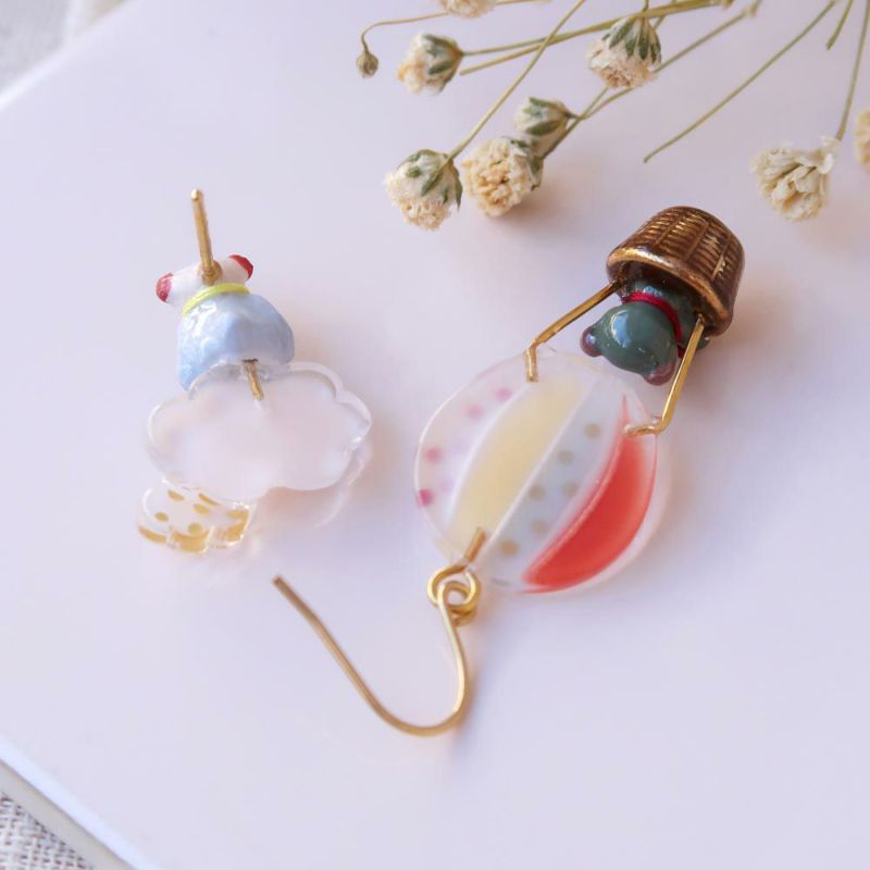 Ayatorie】小さなくまと気球のピアス – OSEWAYAオンラインストア
