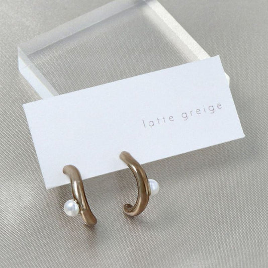 ピアス ラテグレージュ パール ウェーブ チタンポスト C型 スタッドピアス