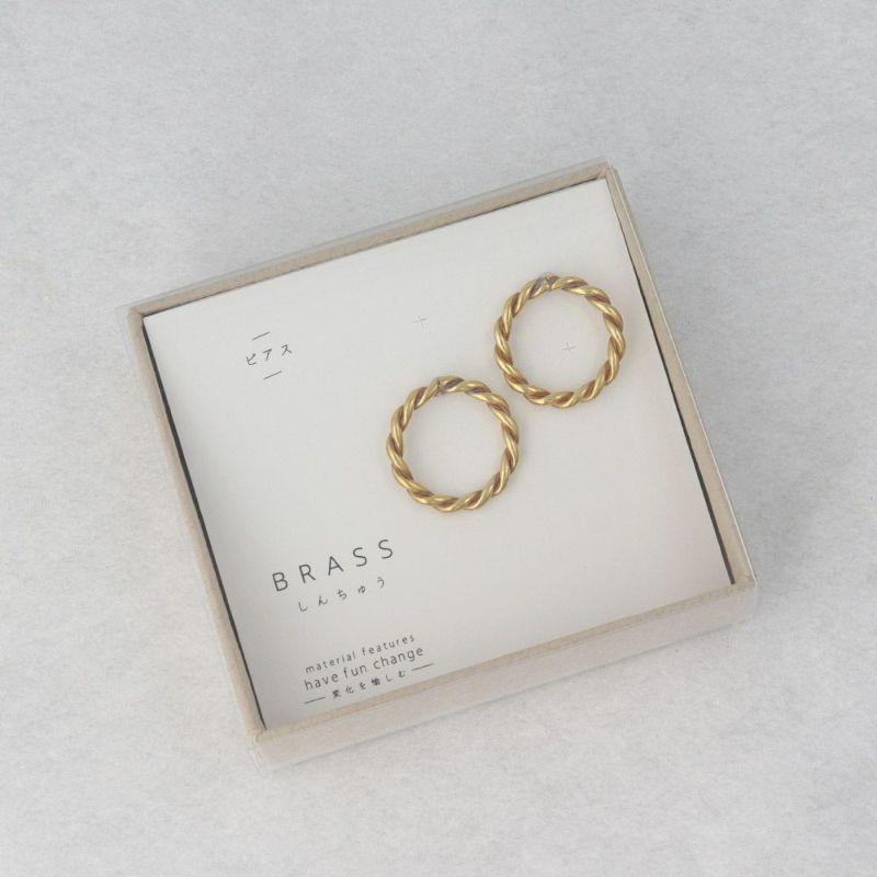 ピアス 経年変化 BRASS しんちゅう ツイスト サークル チタンポスト ドロップピアス ニッケルフリー ケース入り