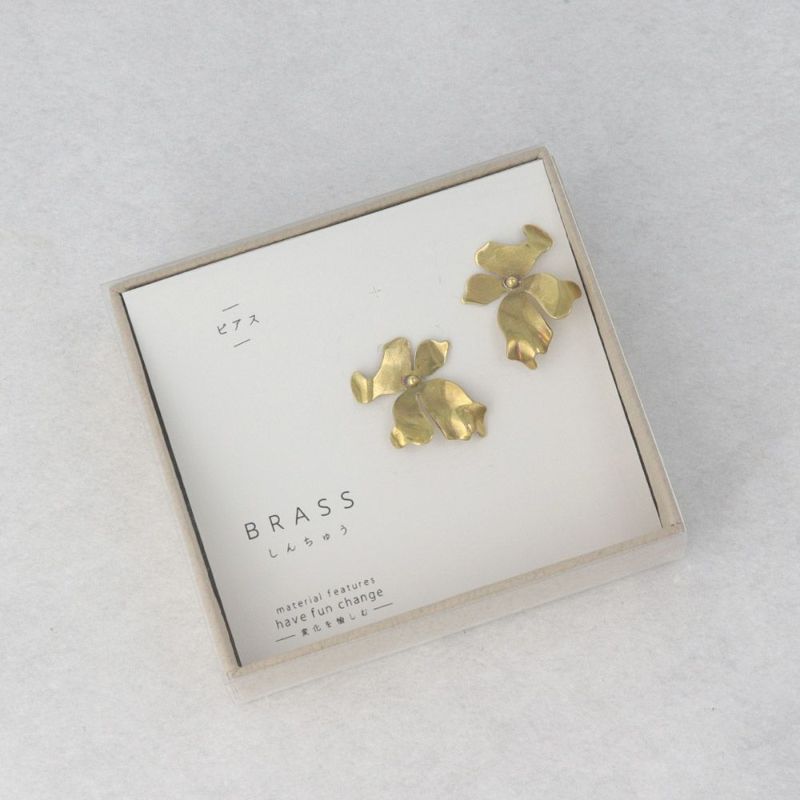 ピアス 経年変化 BRASS しんちゅう フラワー チタンポスト ドロップピアス ニッケルフリー ケース入り