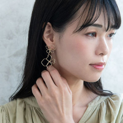 ピアス ニッケルフリー フラワー メタル チタンポスト スタッドピアス