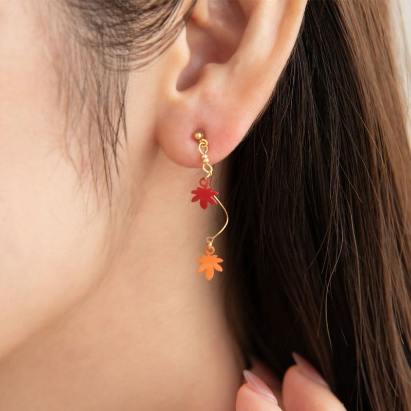 ピアス 和風 紅葉 もみじ メタル ワイヤー ウェーブ チタン
