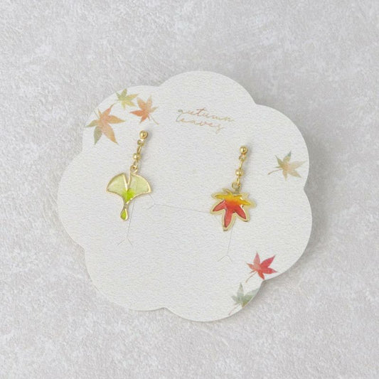 ピアス 和風 紅葉 もみじ 銀杏 イチョウ グラデーション アシンメトリー メタル チタンポスト スタッドピアス