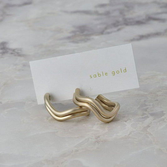 ピアス sable gold サブルゴールド メタル ダブル ライン ウェーブ ステンレスポスト C型 スタッドピアス