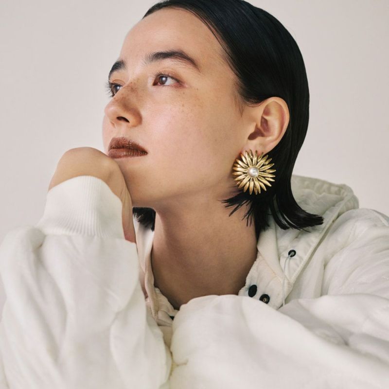 【LIMITED NUMBER】Vintage Like ピアス ニッケルフリー メタル フラワー ガーベラ コンビカラー チタンポスト スタッドピアス