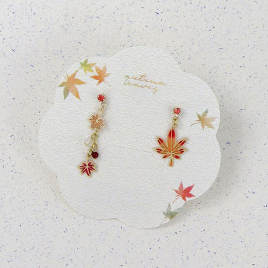 ピアス ニッケルフリー 紅葉 もみじ 天然石 ストーン メタル チェーン グラデーション アシンメトリー チタンポスト スタッドピアス