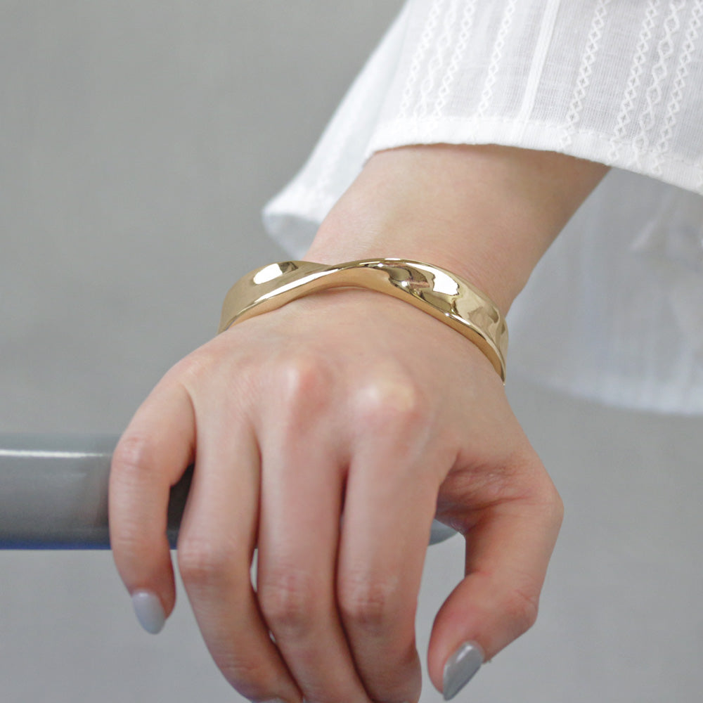 ブレスレット ニッケルフリー メタル ひねり バングル