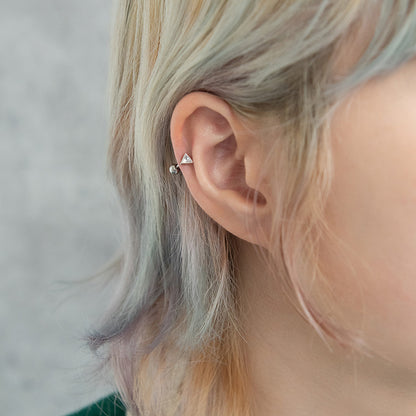 ボディピアス トライアングル キュービックジルコニア ストレートバーベル ネジ式 サージカルステンレス 18G 【1個販売】