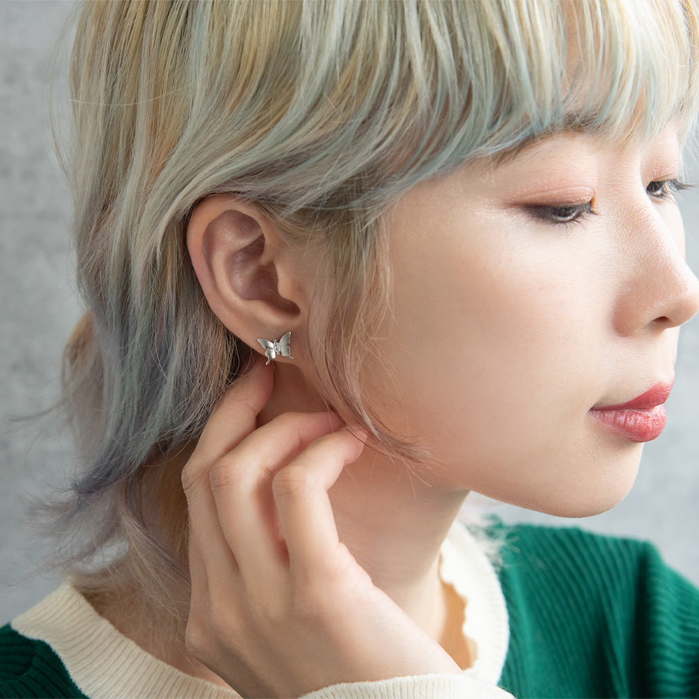 ボディピアス 蝶 バタフライ キュービックジルコニア ストレートバーベル ネジ式 サージカルステンレス 14G 【1個販売】