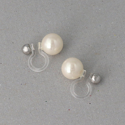 イヤリング パール 8mm ボール 2way 樹脂 オメガクリップ ノンホールイヤリング 日本製