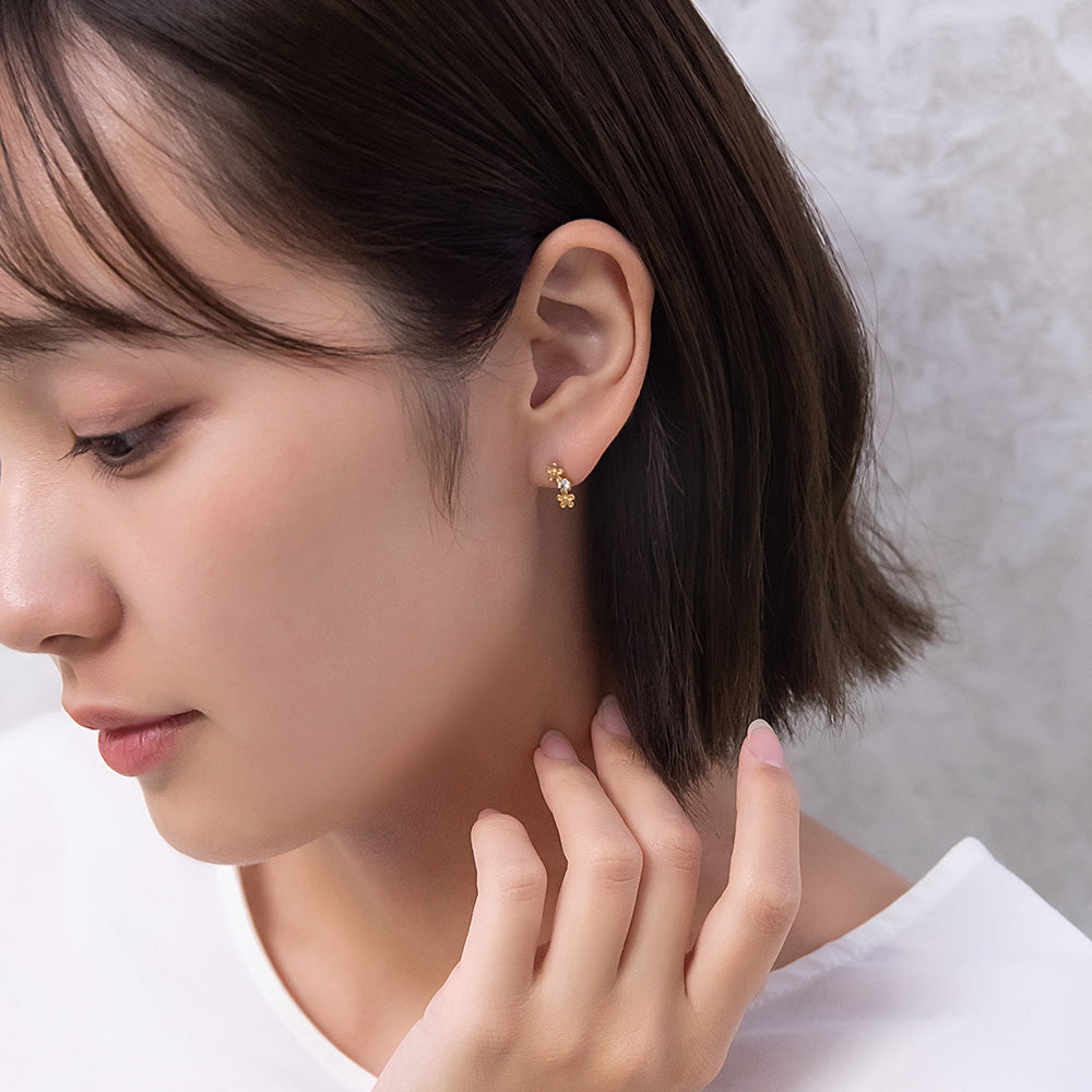 ピアス ニッケルフリー ミニ フラワー キュービックジルコニア 18金 K18 ポストピアス