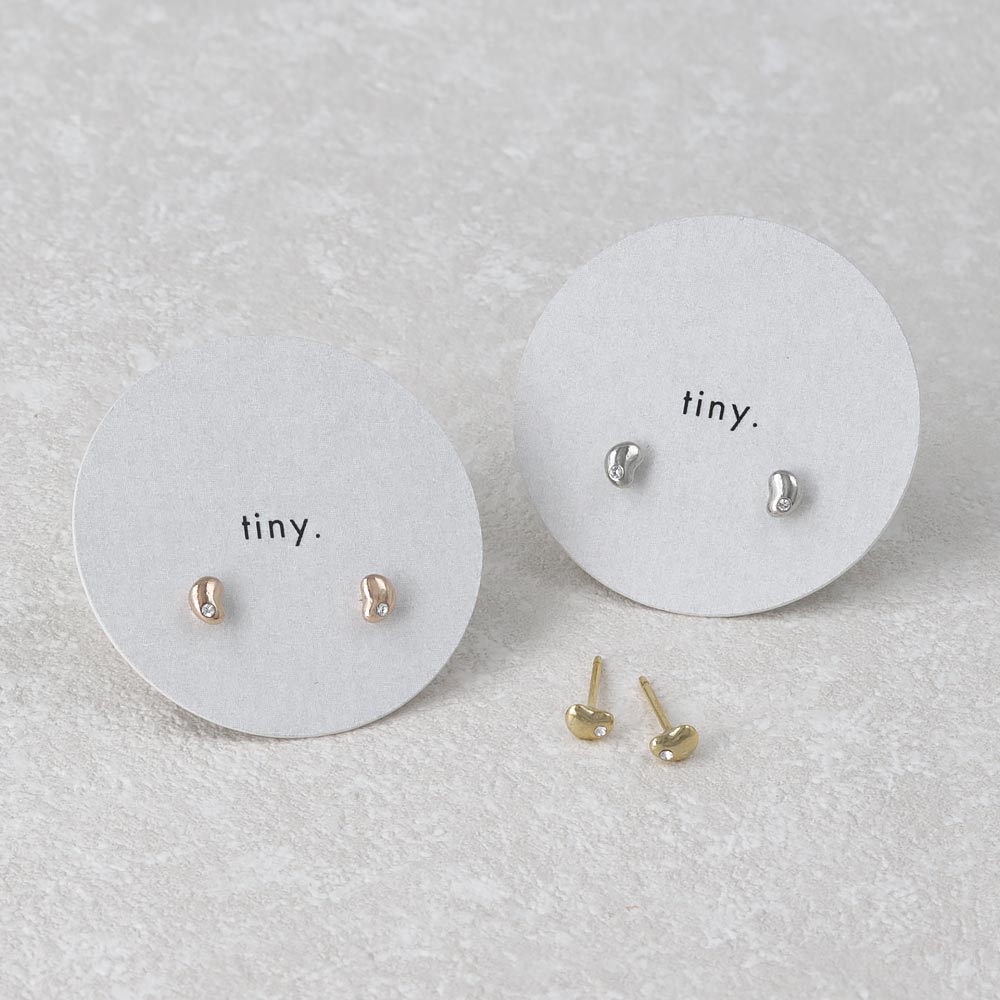 ピアス tiny. ニッケルフリー メタル ビーンズ そら豆 ストーン 小粒 スタッドピアス